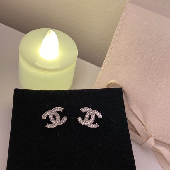 CHANEL Jewelry - Chanel mini earrings
